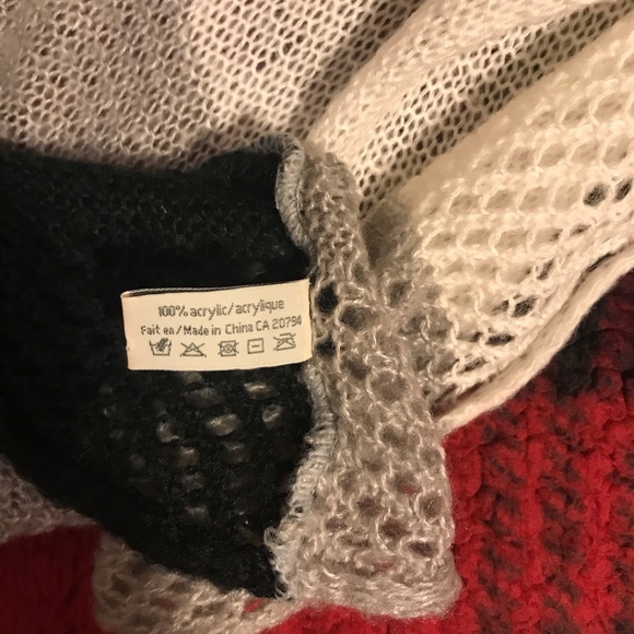 Nicole Marciano Scarf - Picture 5 of 5